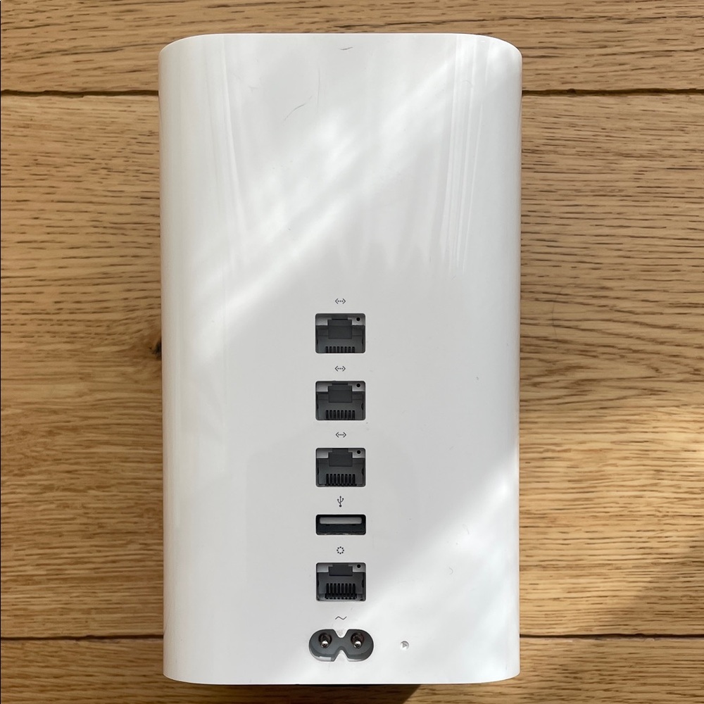 Apple AirPort Extreme Wireless Router with Cable (High Speed Ethernet hub) - 1GB - Picture 3 of 8